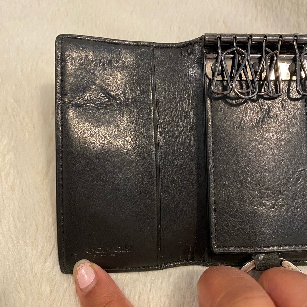 ‘Not Your Puppet’ Hand-Painted Coach Keyholder - Picture 7 of 13